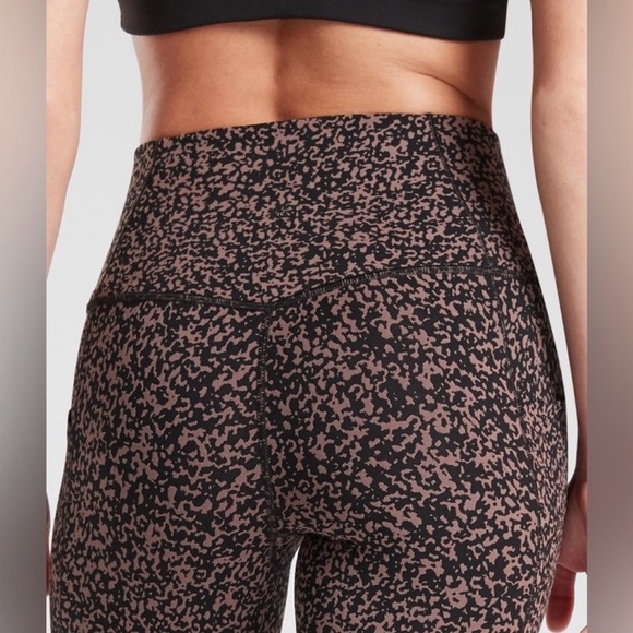 Athleta Salutation Stash Pocket Gravel II 7/8 Tight in Mineral Brown, Size Small - Picture 7 of 10